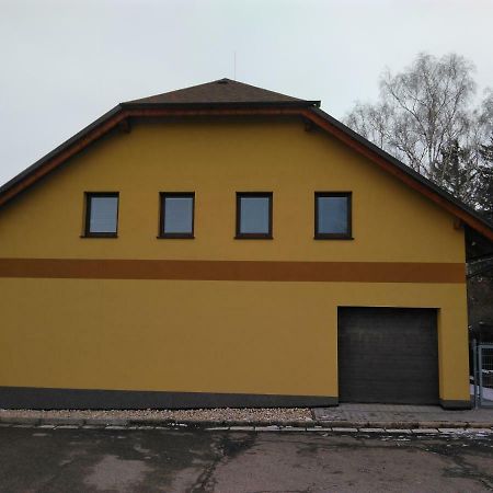 Отель Vinoteka "U Kozu" Нове-Место-над-Метуйи Экстерьер фото